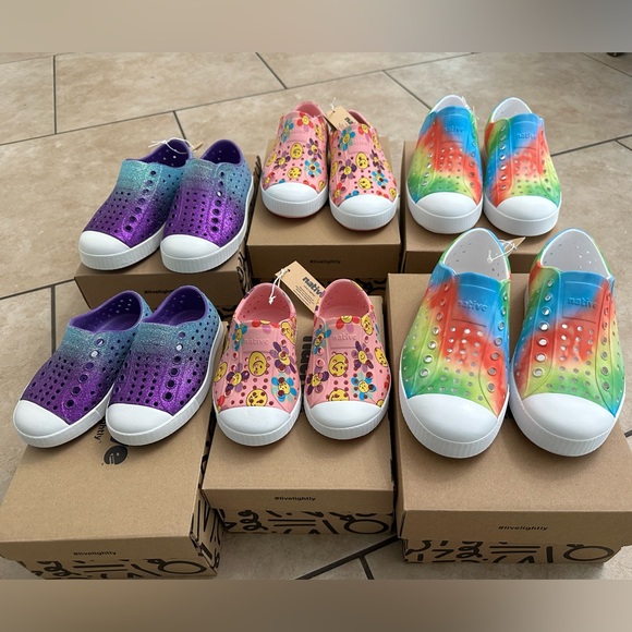 NEW NATIVE SHOES IN BOX!! - Picture 2 of 5